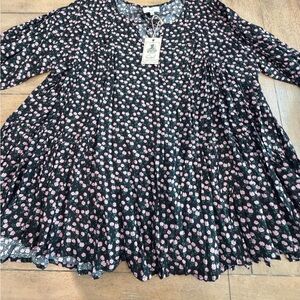 New with tags Easel Black and Pink Floral Swing Top